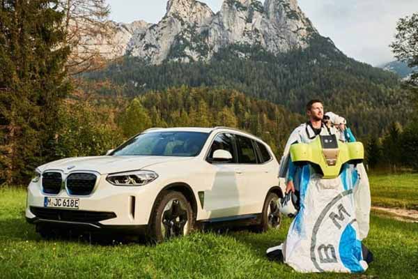 BMW’s Electric Powered Wingsuit Does 300 kmph