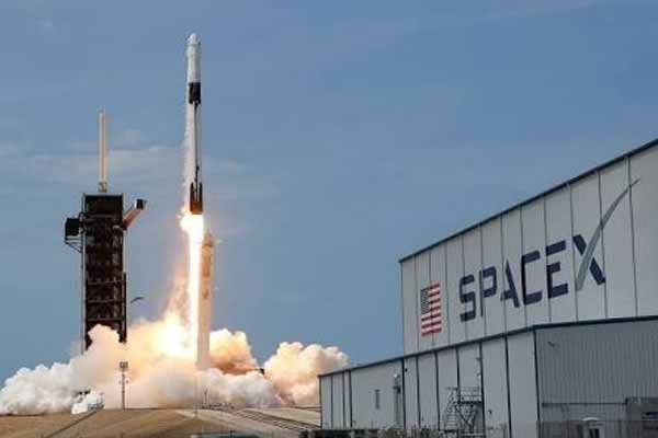 SpaceX Launches Astraunauts into ISS