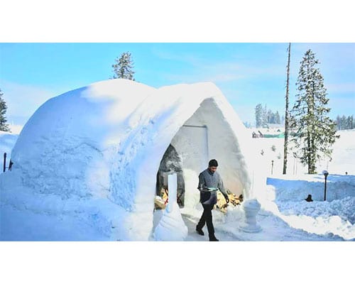 Igloo Cafe Is The New Center Of Attraction In Jammu and Kashmir